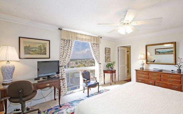 Shoreline 1106 Condo by RedAwning