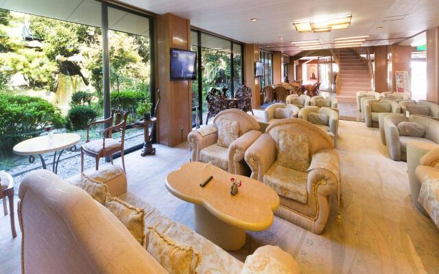 Yuraku Hotel