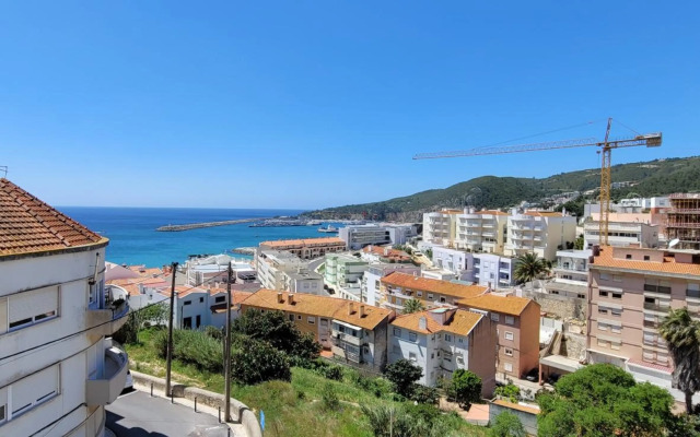 *SEA VIEW* New 3 Bedroom apt with FREE parking