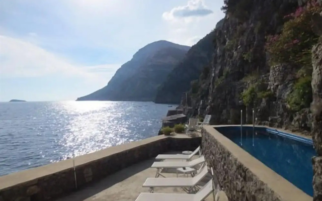Exclusive Villa with Private Swimming Pool and Dock