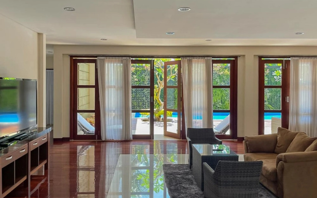 Merbau Luxurious Villa Senggigi by The Lavana – Guest Rooms – Senggigi