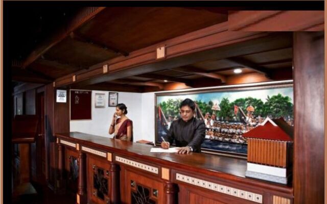 Sterling House boat Lake Palace Alleppey