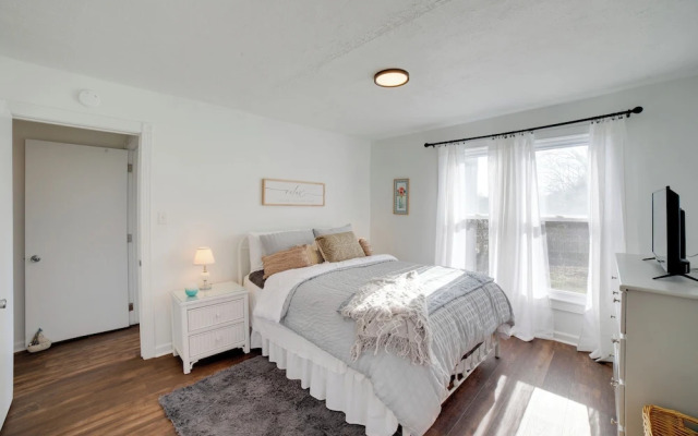 Charming Riverfront Retreat in Monticello!