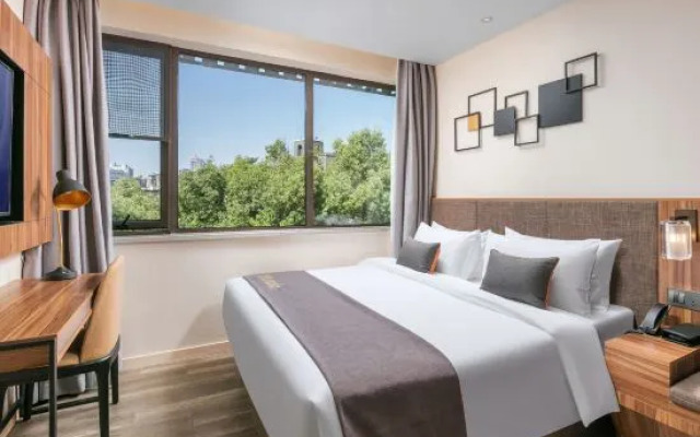 Homeinn Plus Hotel (Hangzhou West Lake Hubin Hefang Street Pedestrian Street)