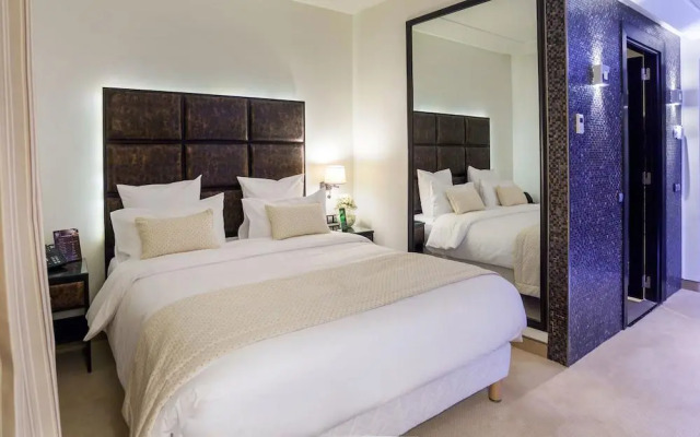 Business Hotel