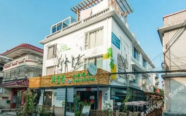 Zhiqingchun Theme Youth Hostel