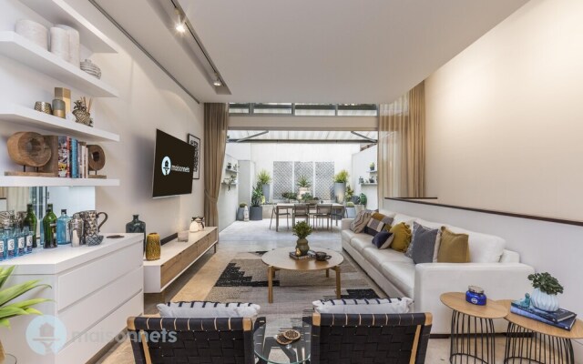3BR Sydney Harbourside Home/Rooftop Pool & Parking