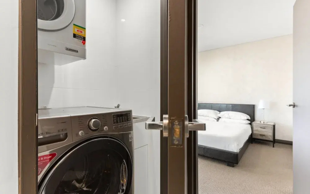 Central 2-bed With Parking & Stunning Views