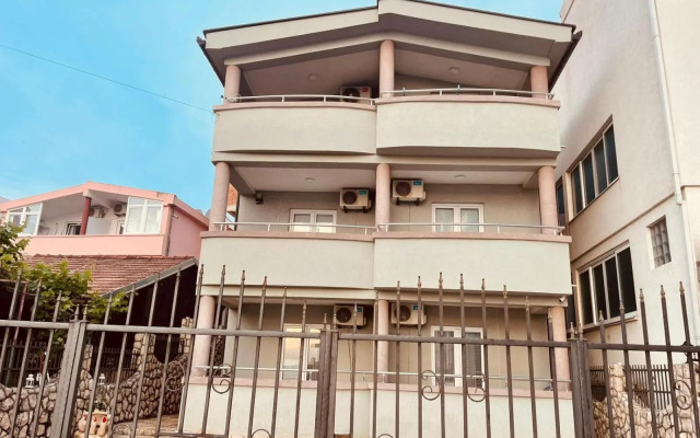 Sea House Apartments