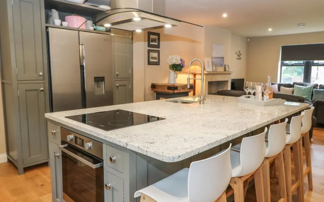 1 Stansfield Mews