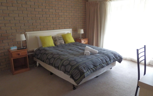 Mountain View Motor Inn & Holiday Lodges