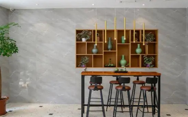 Yisu Qingju Hotel (Cixi Yintai City)