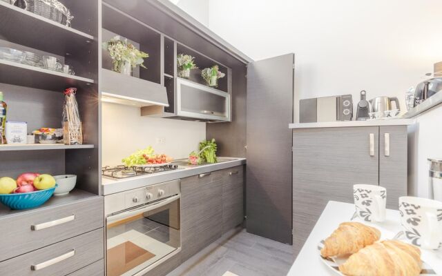 Casa Elo in Lucca With 1 Bedrooms and 1 Bathrooms