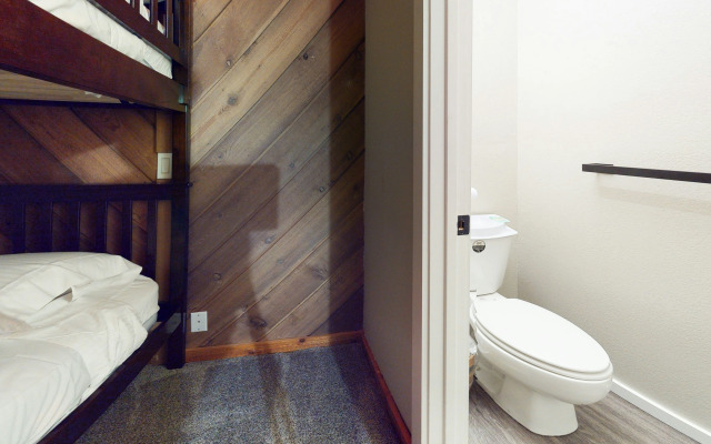 Snowcreek III #415 Condo