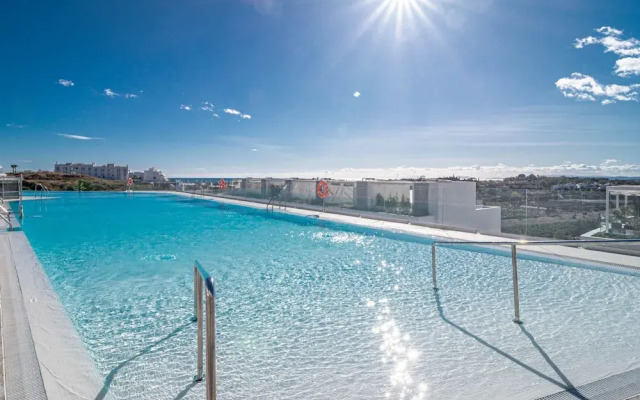 OV2 1B - Bright and Modern 3 Bedroom Apartment