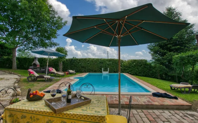 Villa in Amandola With Pool and Garden