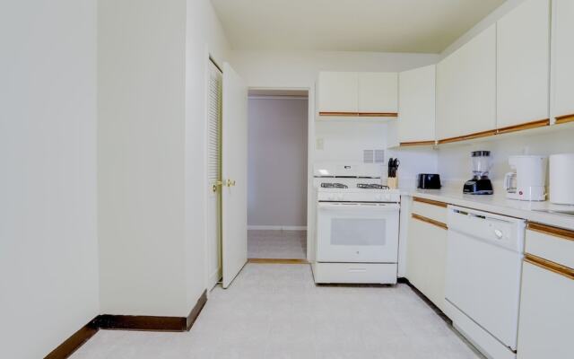 Awesome 2 BR Condo Crystal City
