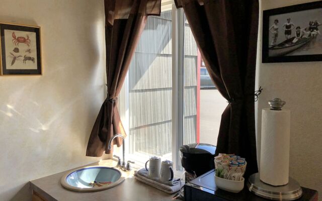 Wheeler on the Bay Lodge & Marina