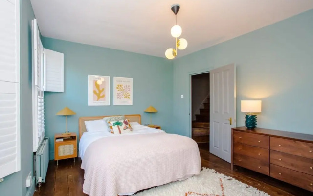 Beautiful 4 Bedroom House in North East London