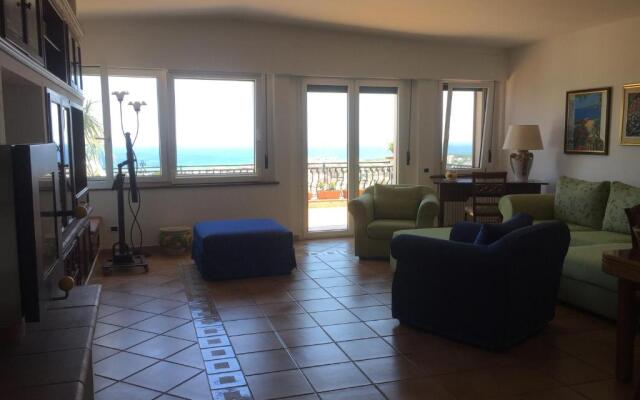 VelaLatina Residence B&B Soverato - Camera Maestrale & Camera Tramontana