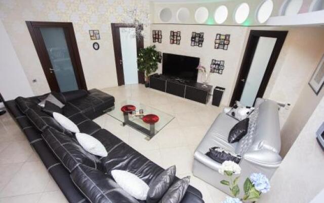 Arkadia Palace Luxury Apartments