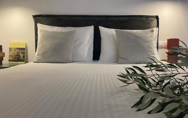 Oniropetra Luxury Suites