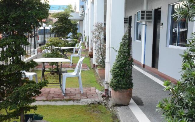 Siayan Travellers Inn