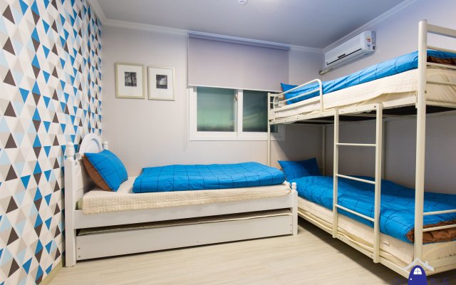 Oh Blue Guesthouse - Hostel