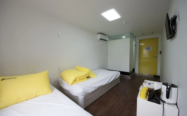 24 Guesthouse Myeongdong Town