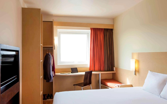 ibis Juarez Consulado