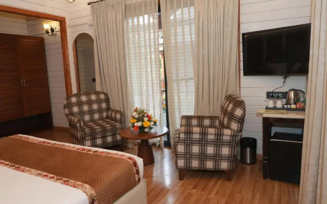 Foxoso Aaristo Baga Beach Resort