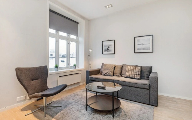 Newly Redecorated 1 Bedroom