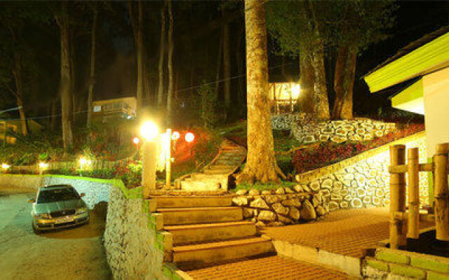 Woodpecker Resort