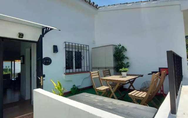 Refurbished 2-Bed Apartment in El Paraiso Alto