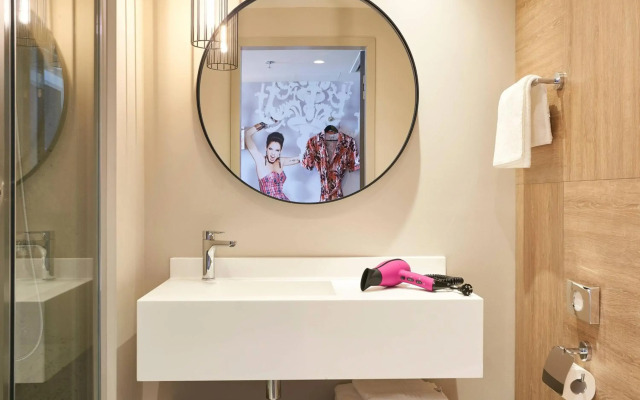 Moxy Patra Marina