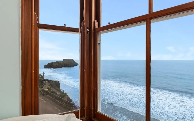 6 Paragon Court - Sea Front Apartment