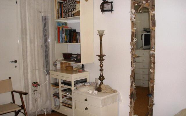 Beachfront self-catering studios in Psatha Bay - 60km from Athens