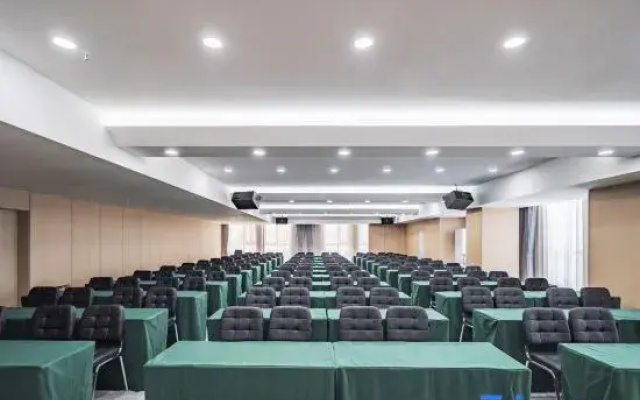 Tonghua Business Hotel (Science and Technology University)