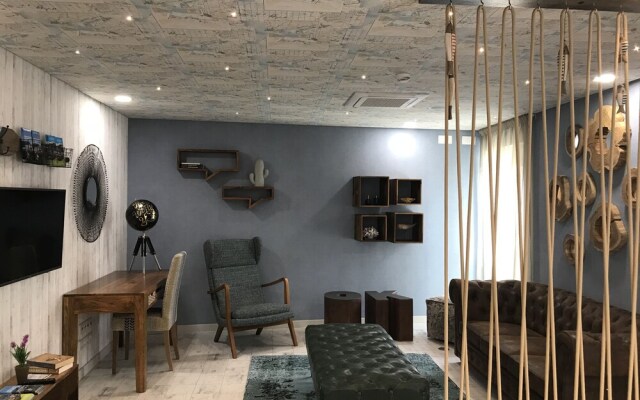 Royal Beach Hostel & Suites