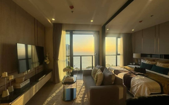 Luxury Sea View 1BR Rooftop Infinity Pool & Gym