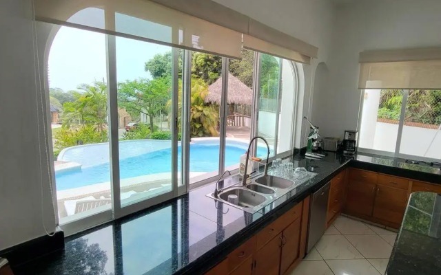 Heated Pool & Chef with Full Staff Included - 30 guest