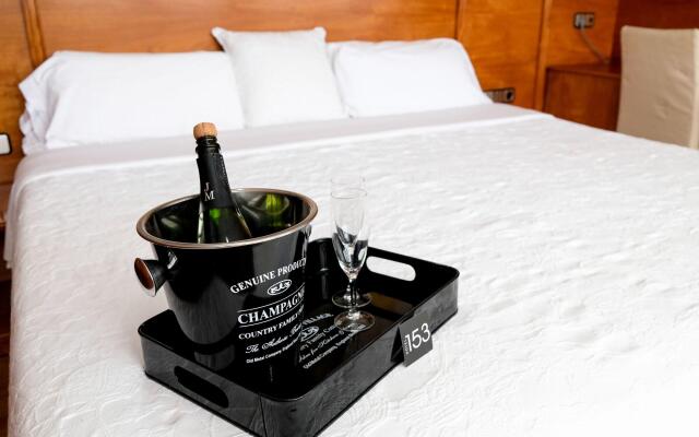Hotel 153