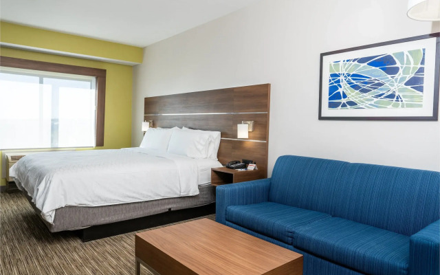 Holiday Inn Express & Suites Lake Forest by IHG