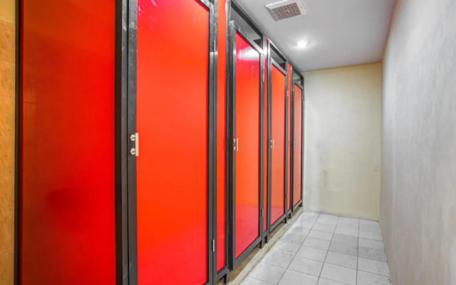 RedDoorz Plus near RSUD Dr. Pirngadi Medan 2