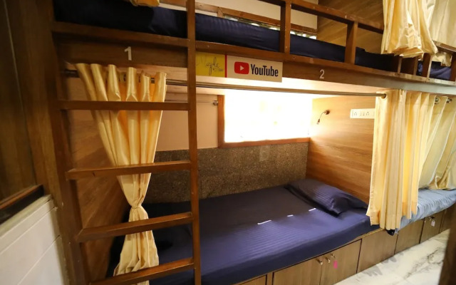 MAPLE SOCIAL HUBZ - Hostel