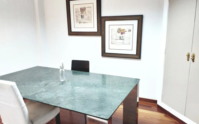 LARGE Apartment with large and sunny Terrace - Garden & Outdoor Gym, ALICANTE CENTER