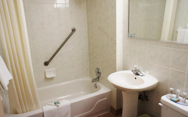 Travelodge by Wyndham Niagara Falls at the Falls