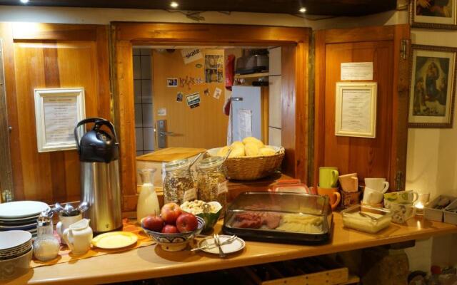 Lollis Homestay - Hostel
