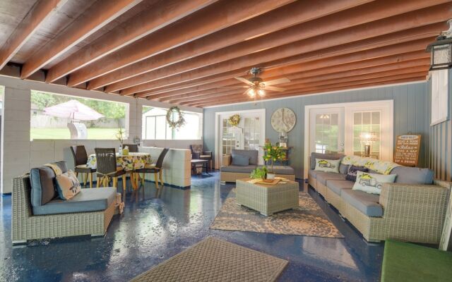 Bright Springfield Home: Walk to Nature Center!