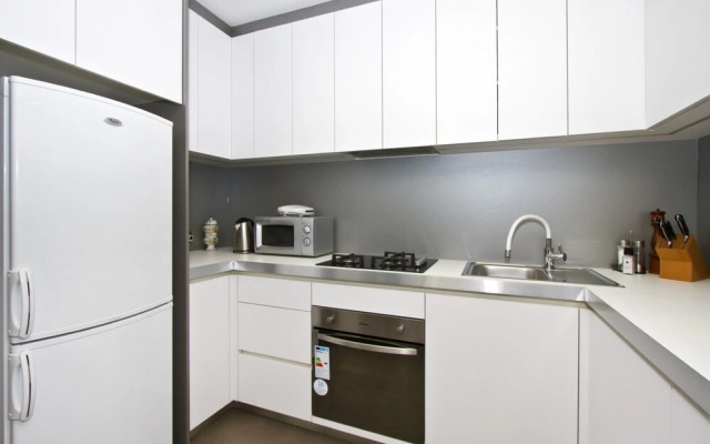 Luxury apt With Roofed Patio Near Beach & Center
